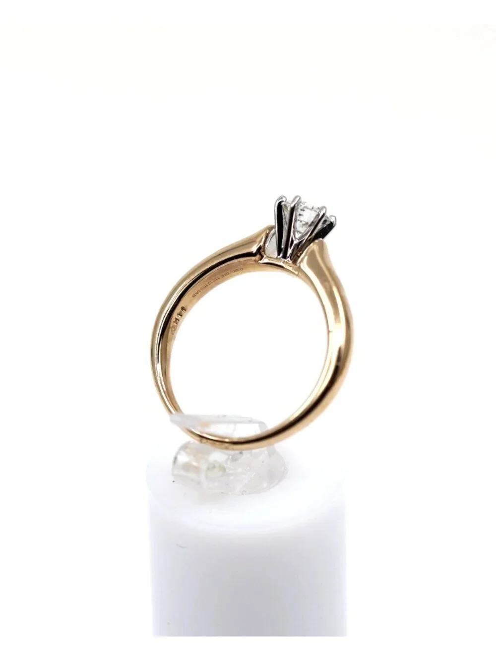 Beautiful 14K Solid Yellow Gold GHI Solitaire Diamond Wedding Ring - Size 7.25